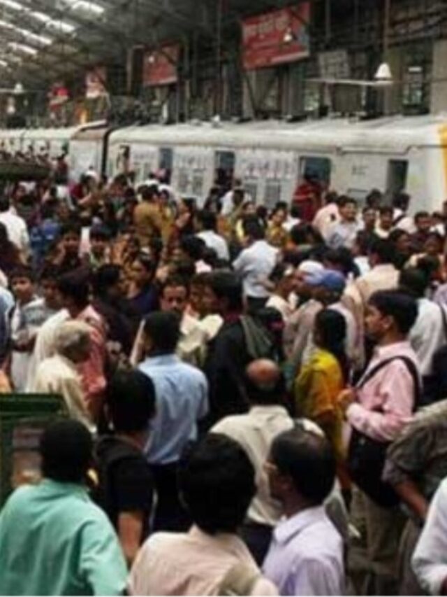 कल्याण स्टेशन के प्लैटफॉर्म 2 पर  लोकल ट्रेन पटरी से उतरी, कोई  हताहत नहीं